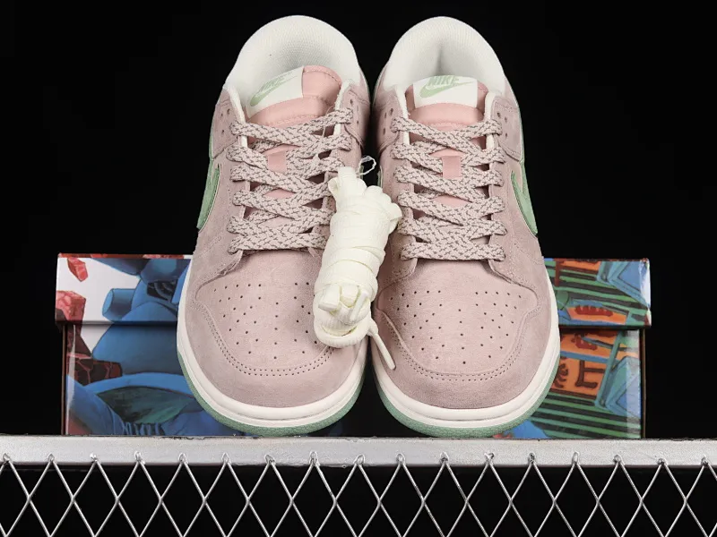 All Categories Nk SB Dunk Series Nk SB Dunk Low Low-top sneakers Otomo Katsuhiro x Nk SB Dunk Low "Steamboy OST" Creative customization collaboration Otomo Katsuhiro co-branded SB low-top sports casual sneakers ST1391-207